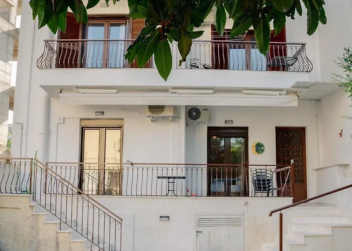 Pearl Private Parking & Metro Appartamento Salonicco