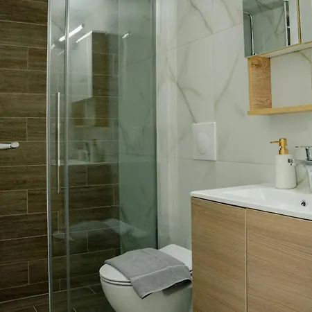 Pearl Private Parking & Metro Apartment Thessaloniki