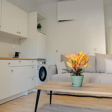 Pearl Private Parking & Metro Daire *