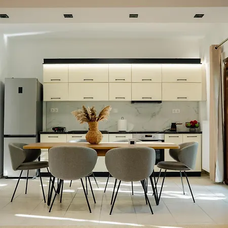 Pearl Private Parking & Metro