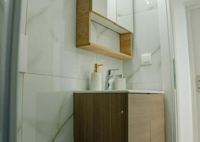 Pearl Private Parking & Metro *