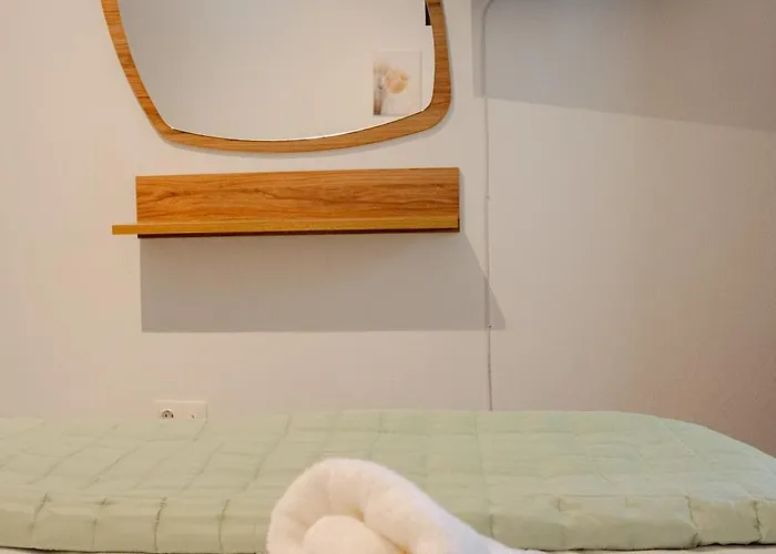 Pearl Private Parking & Metro Daire