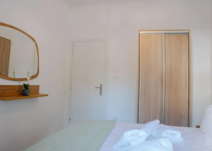 Pearl Private Parking & Metro *