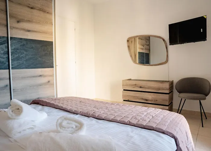 Pearl Private Parking & Metro *