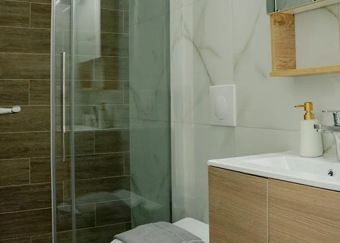 Pearl Private Parking & Metro Daire Selanik