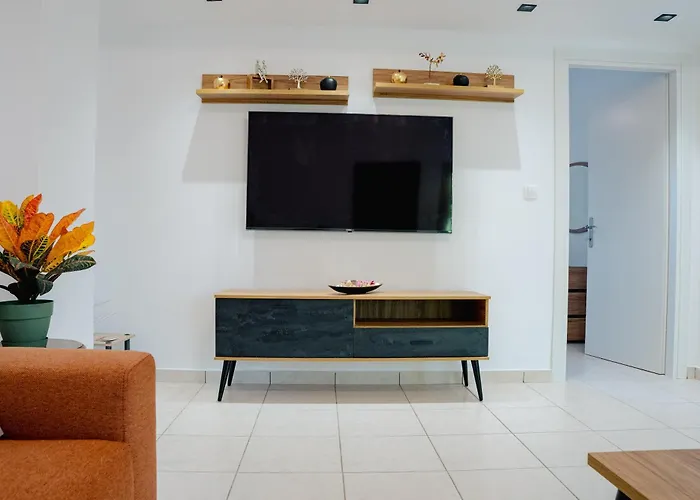 Pearl Private Parking & Metro Daire