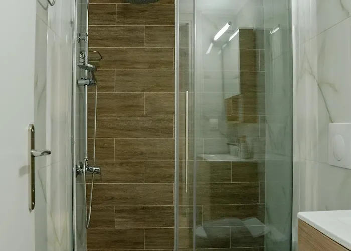 Pearl Private Parking & Metro Daire *