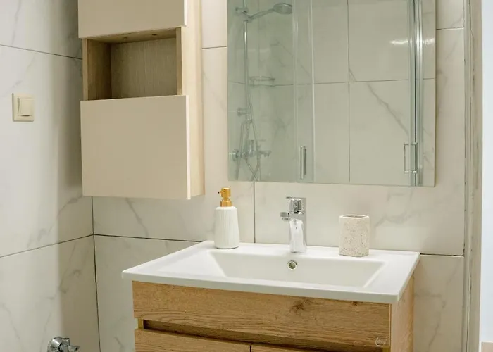 Pearl Private Parking & Metro * Selanik