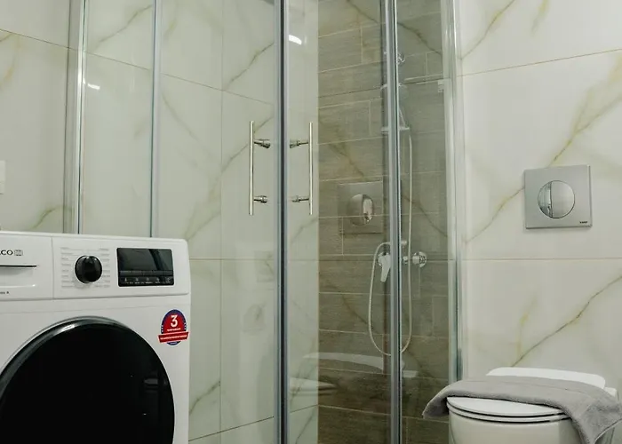 Pearl Private Parking & Metro Daire