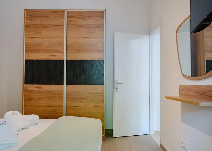 Pearl Private Parking & Metro Daire *