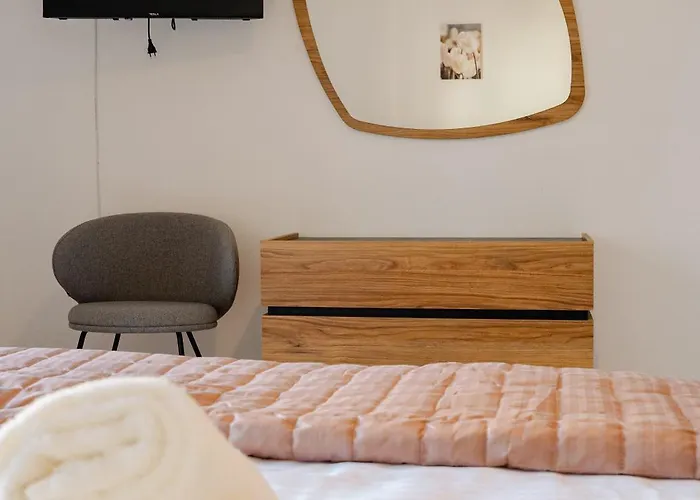 Pearl Private Parking & Metro